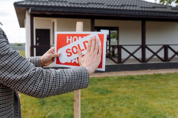 House vs Neighborhood: Which Matters More When You’re Buying Your First Home?