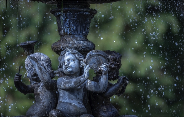 Purify the Air, Drown out Traffic, and Reduce Stress, All by Adding a Fountain