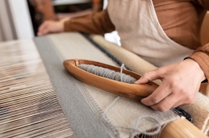 Should You Choose a Handmade or Machine-Made Rug for Your Pet?