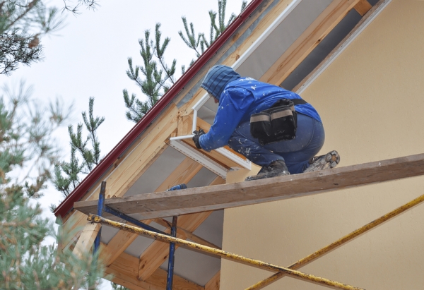 Safe and Easy Roof Repairing Tips Every Home Owner Must Know