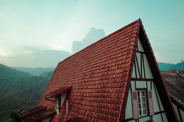 Sagging Ceiling? A Short Guide to Repairing Different Types of Roof