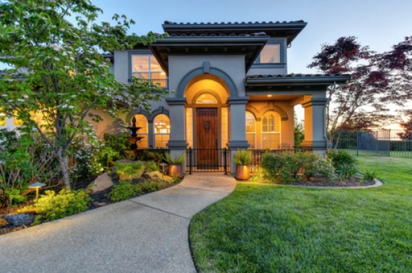 6 Lawn Care Maintenance Ideas That Will Help Sell Your Home Faster