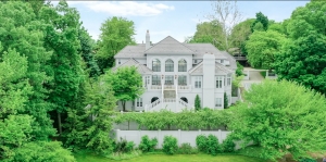 Stunning Lakefront Estate to be Offered at Auction May 24-26 with Supreme Auctions