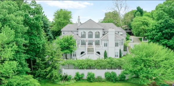 Stunning Lakefront Estate to be Offered at Auction May 24-26 with Supreme Auctions