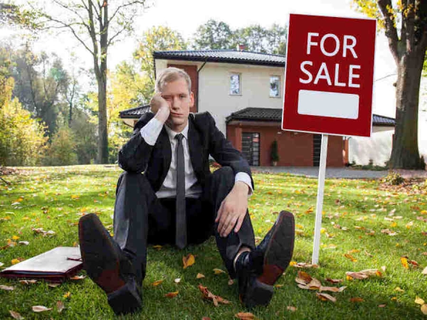 Pending Home Sales Slip As Would-Be Buyers Wait For Lower Rates and Economic Clarity