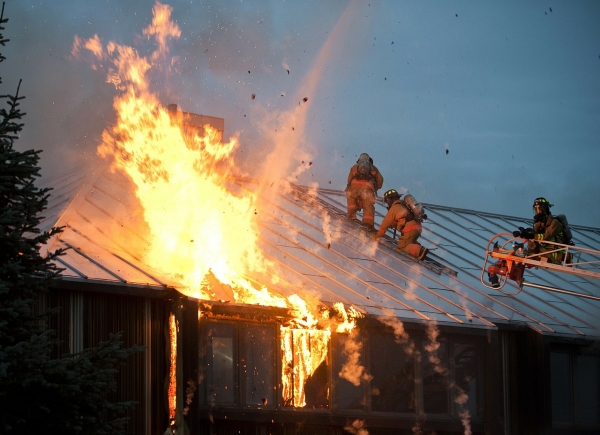 HOW TO PUT OUT A FIRE IN YOUR HOUSE