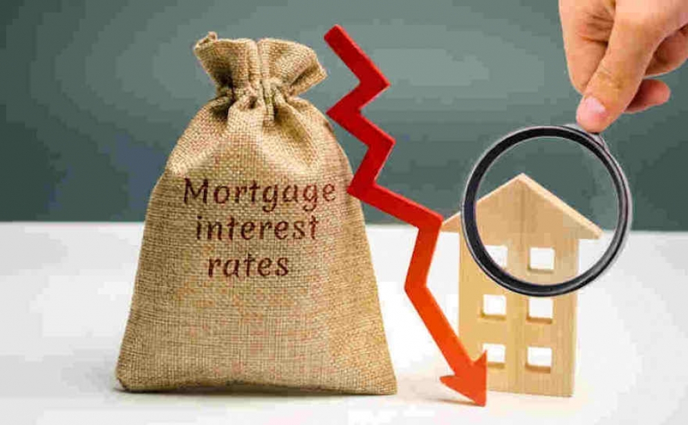 Mortgage Rates Dip Below 7% For First Time in 5 Weeks, Giving Buyers Some Much-Needed Relief