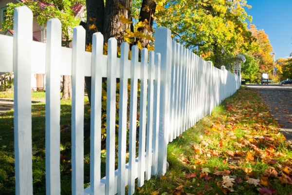 7 Fencing Ideas For Your Front Lawn