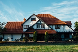 DIY Roofing vs Hiring a Professional: Which is Right for You?