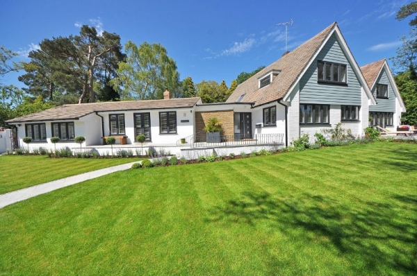 How Deferred Exterior Maintenance Can Quietly Reduce Your Home’s Appraised Value