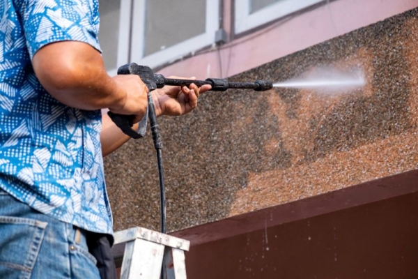 The Role of Exterior Cleaning in Attracting More Buyers