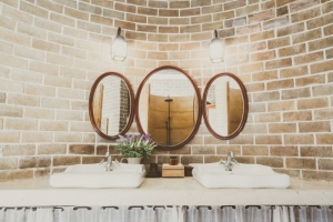 How to Choose the Perfect Bathroom Mirror for Your Space