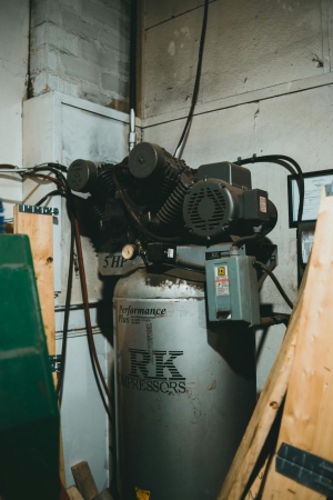 Choosing the Air Compressor Your Business: Rotary Screw vs. Reciprocating Air Compressors