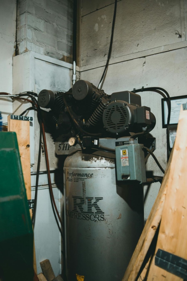 Choosing the Air Compressor Your Business: Rotary Screw vs. Reciprocating Air Compressors