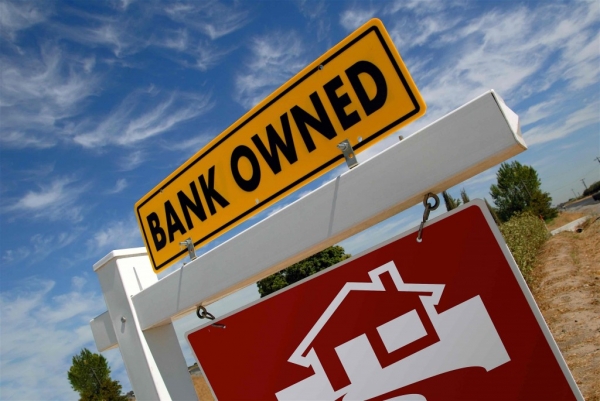 Pros and Cons of Buying a Foreclosure