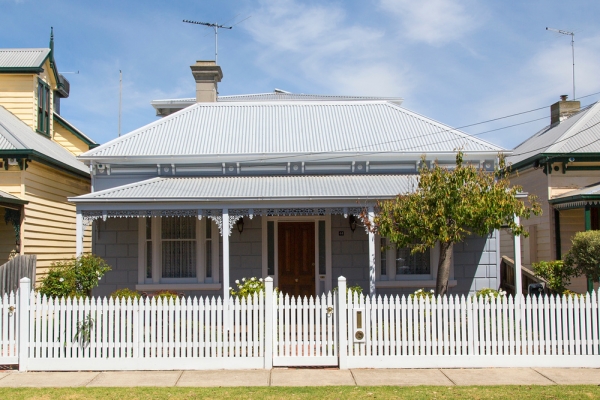 How The Right Fence Can Boost Your Home's Curb Appeal
