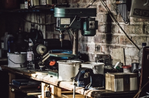 Garage Cleanup Checklist: What to Toss Before a Move