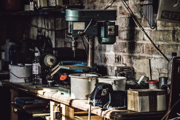 Garage Cleanup Checklist: What to Toss Before a Move