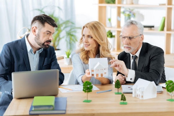 4 Essential Communication Practices for Realtors