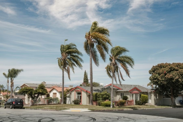 Mastering the Los Angeles Real Estate Market: The Essential Role of Mortgage Brokers
