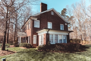 Moving Into An Old House? Use This Checklist To Save Yourself From Getting Duped