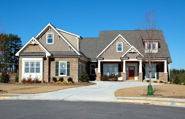 The Benefits of Buying a House with a Garage