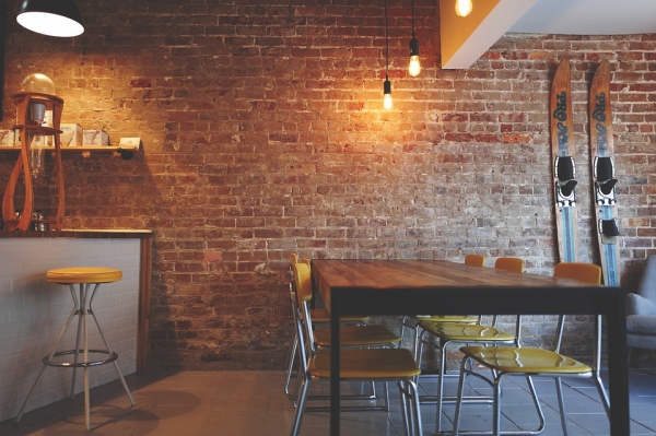 Commercial Property Like Restaurants Choose Solid Wood Furniture in Decor