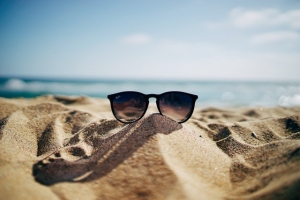 Why Prescription Sunglasses Are Better Than Contact lenses?