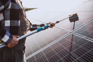 Understanding the Process: A Guide to Professional Solar Panel Cleaning Services