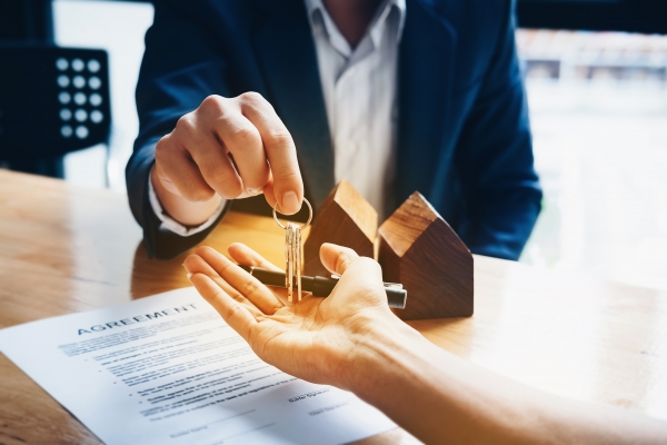 Tips to Sell Your House As-Is And Avoid Paying Contractors