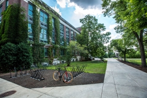 Advantages and Disadvantages of Living in Off-Campus Housing While at University