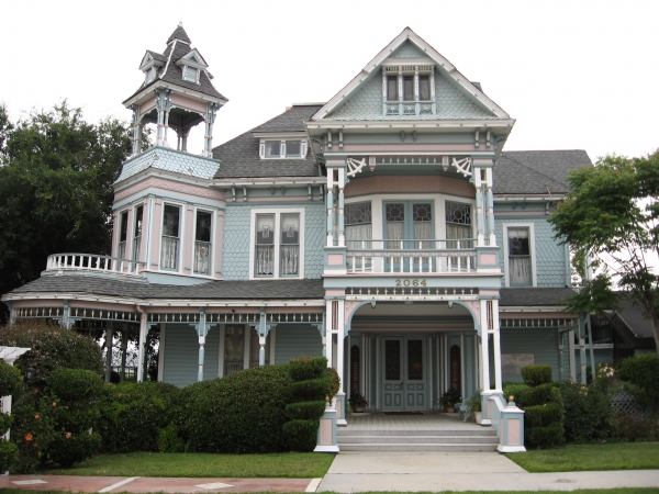 Investing in a Mansion: Crazy or Crazy Smart?