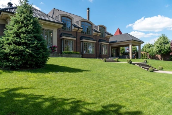 Roofing and Energy Efficiency in Real Estate Valuation