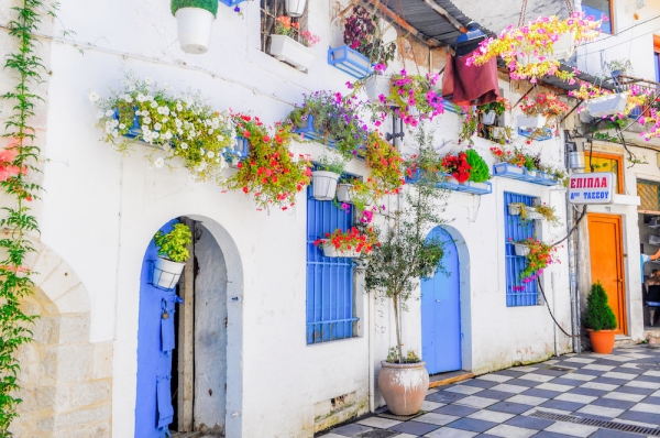 4 finest locations to buy real estate in Greece
