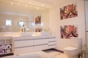 How to Make Your Small Bathroom Look Bigger