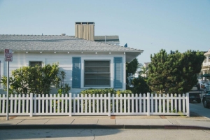 4 Factors Homeowners Should Consider When Installing a Fence