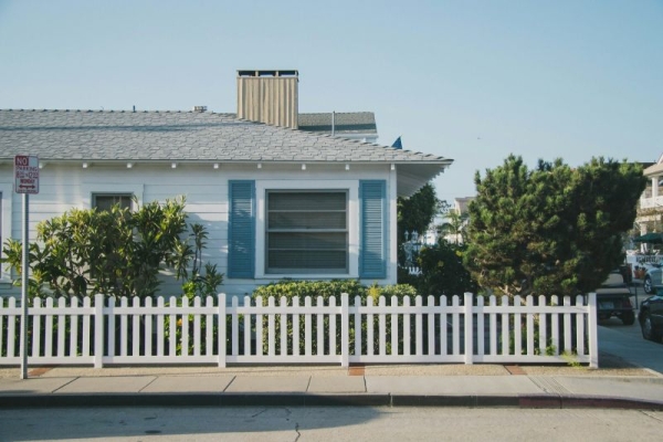 4 Factors Homeowners Should Consider When Installing a Fence