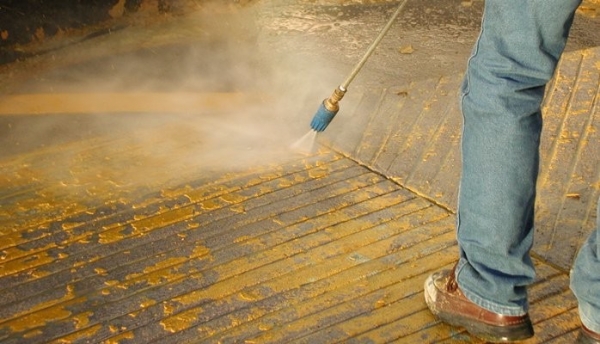 Stripping Your Property Deck Using A Power Washer? Use This Guide To Do It Right