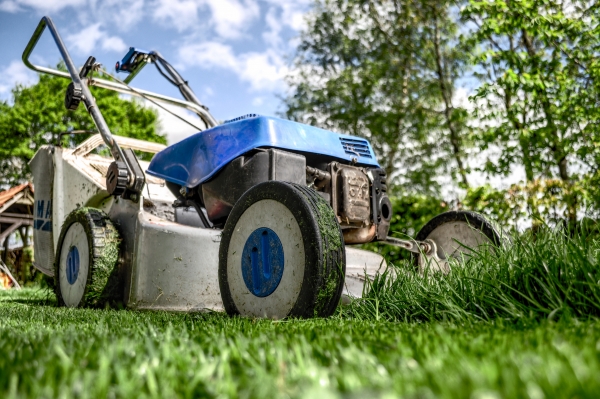Looming Lawncare: 4 Tips to Make Caring for Your Lawn Less of a Chore