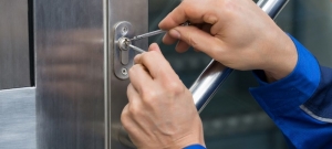 Why Do You Need To Use Professional Locksmith Service?