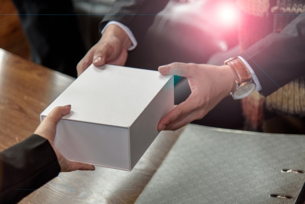 How to Give Meaningful Corporate Gifts (Even if You Have No Idea Where to Start)
