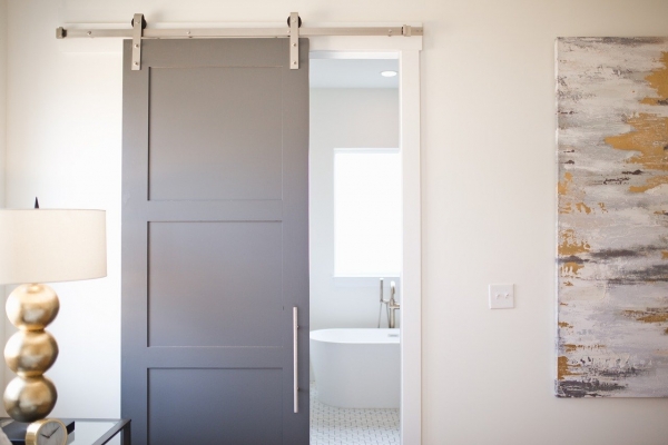 How Should Bathroom Stall Doors Open?