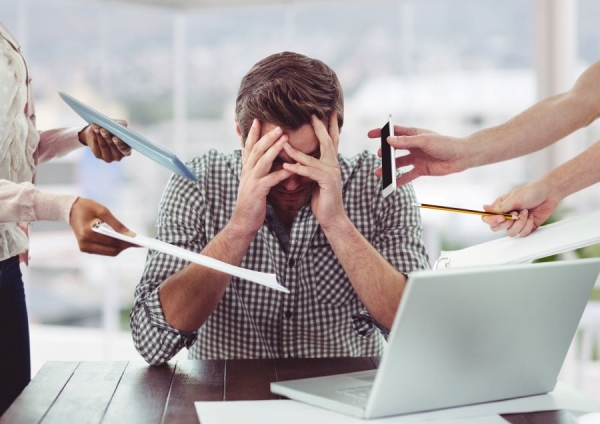 9 Signs Of Employee Burnout And How To Deal With It