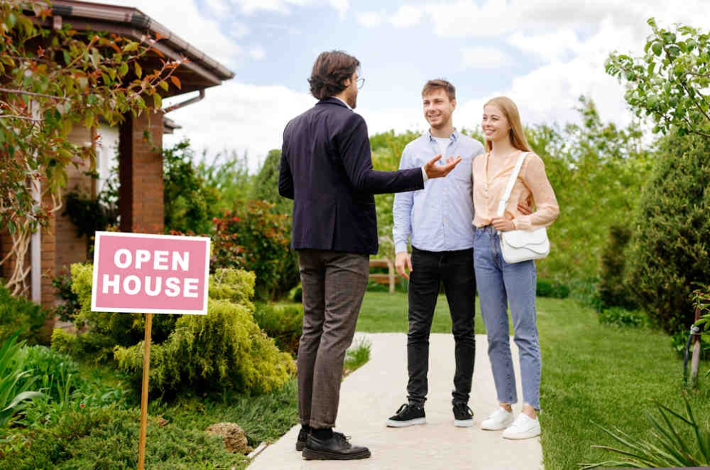 Real Estate Agent Commissions Hold Steady Since New Industry Rules Were Implemented