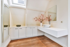 Arizona Bathroom Remodels on a Budget: Cabinet Refinishing for Real Estate Investors