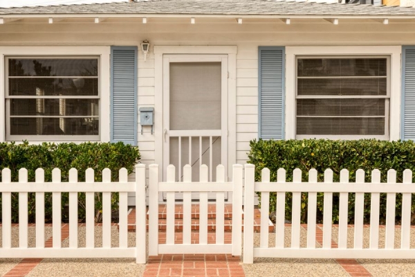 Upgrade Your Entry: Tips For Choosing And Installing Screen Doors