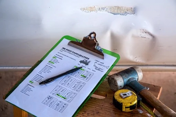 What types of insurance should a contractor carry?