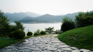 Enhancing Your Outdoor Space with Flagstone Patios