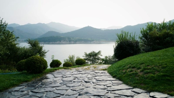 Enhancing Your Outdoor Space with Flagstone Patios