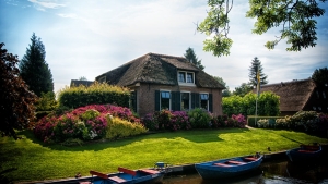 Home Buying Guide &amp; Tips for the Independent Elderly